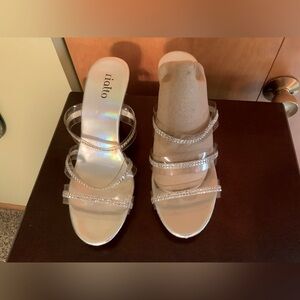 Rialto Clear & Silver Slides Sz 9M